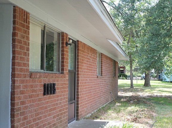 2nd image of 1605 Fuller Springs Dr