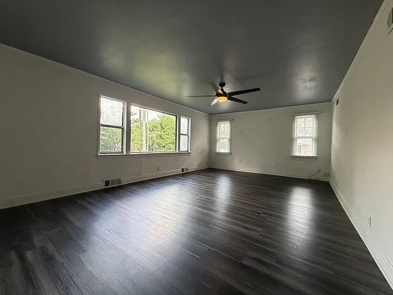 1095 S Ray Ave — Photo 3