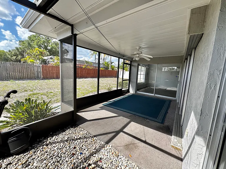 4368 Eastwood Dr — Photo 10