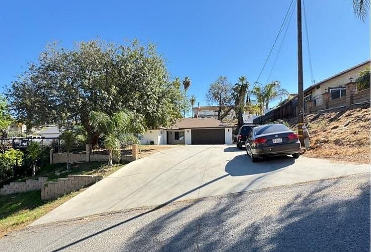 1st image of 14051 El Mesa Dr