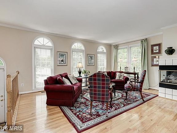 4th image of 10463 Courtney Dr