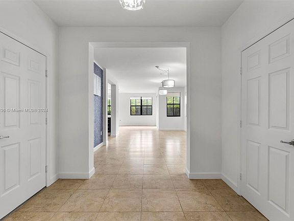 4th image of 10360 NW 70th Ter Unit 10360