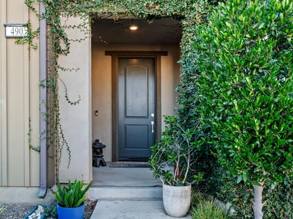 490 Jubilee Pl, Santa Paula, CA 93060