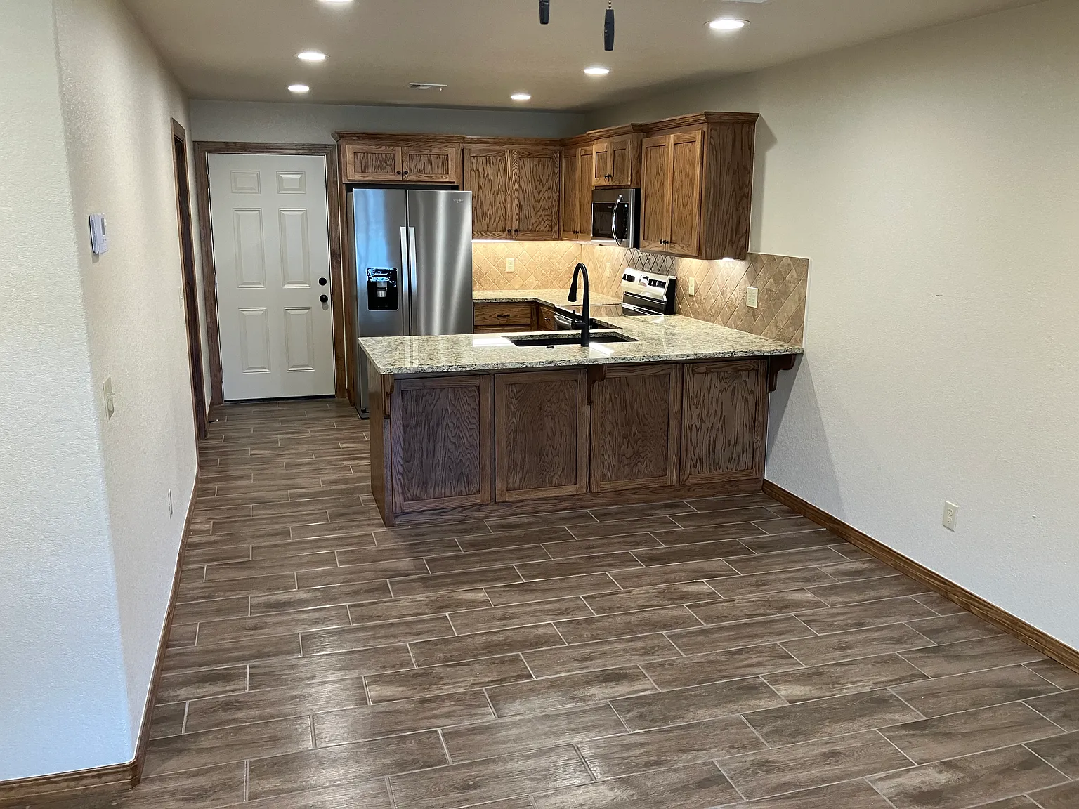 2 bed, 878 sqft, $1,200 — Photo 4