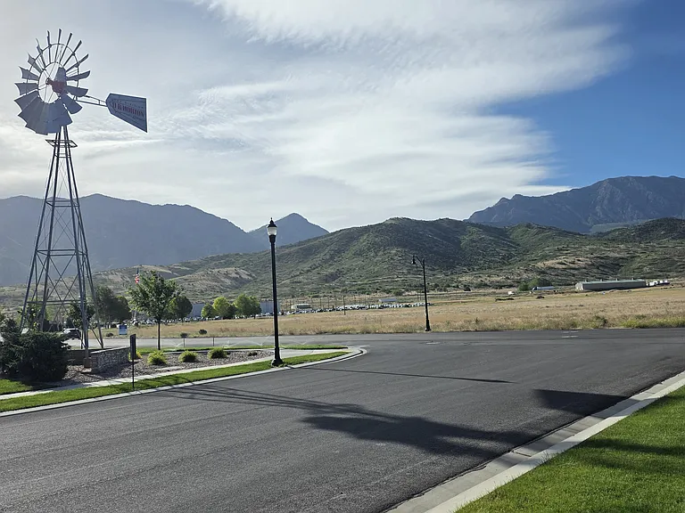 1211 W Divide Dr — Photo 29