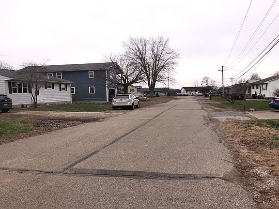 4th image of 32 Crystal Dr