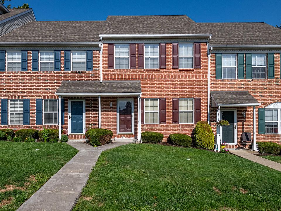 1st image of 7 Charlemont Ct