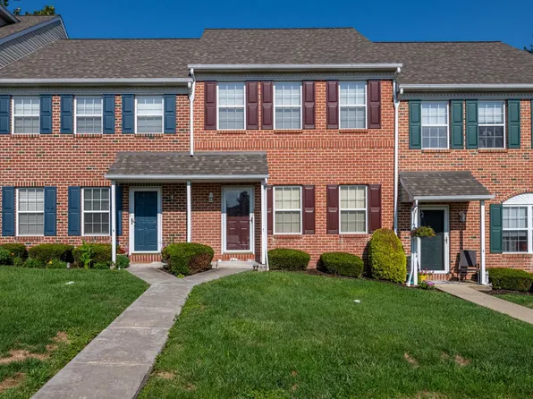7 Charlemont Ct, Shillington, PA 19607