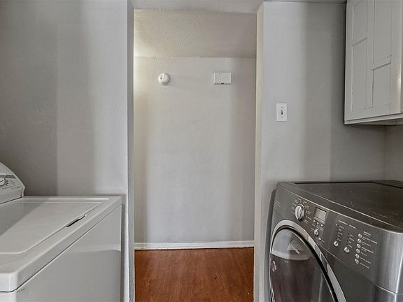 3rd image of 7012 Lincolnshire Ln