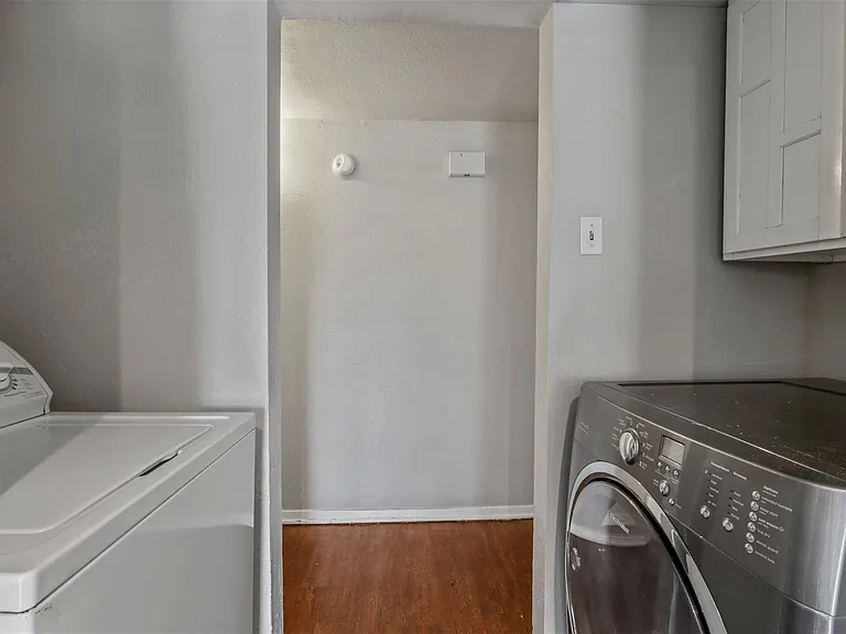 7012 Lincolnshire Ln — Photo 3
