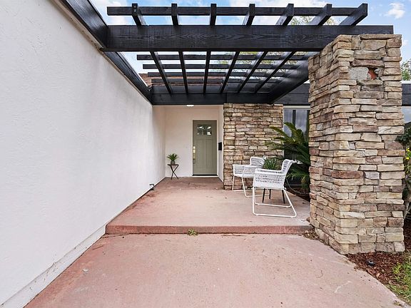 4th image of 1629 Palomar Dr