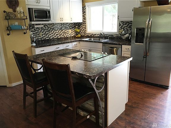 3rd image of 20 E Park Ln