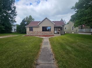 237 E Nelson Ave, Warren, MN 56762