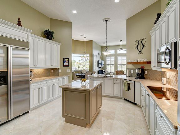 3rd image of 948 SW Grand Reserves Blvd