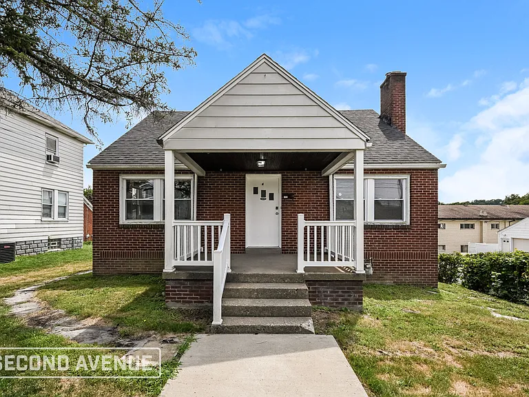 1721 Vanburen St — Photo 1