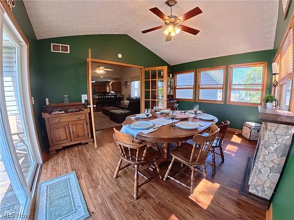 3rd image of 3160 Pondview Dr