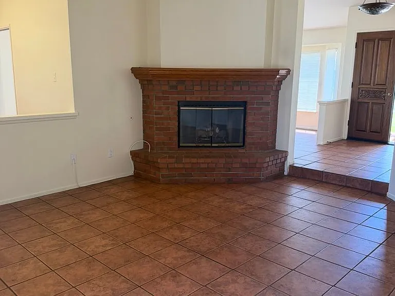 23890 Hazelwood Dr — Photo 4