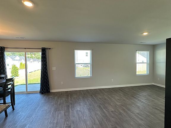4th image of 5268 Meagan Ln NE