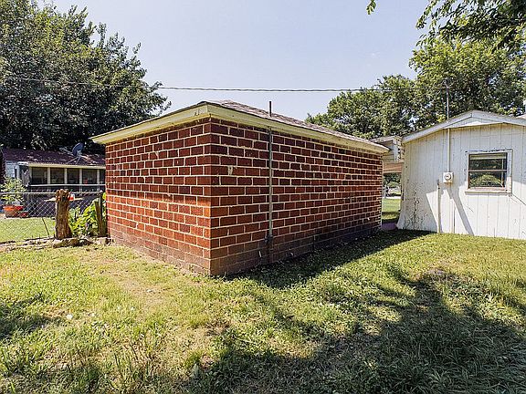 3rd image of 410 Park St