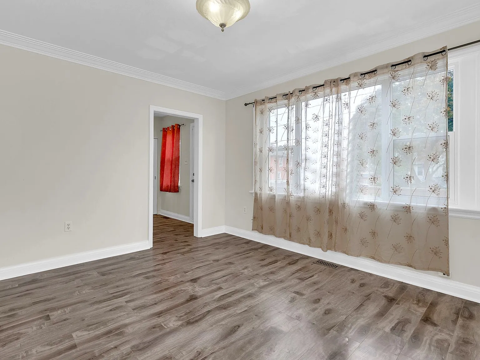 3 bed, $1,995 — Photo 4