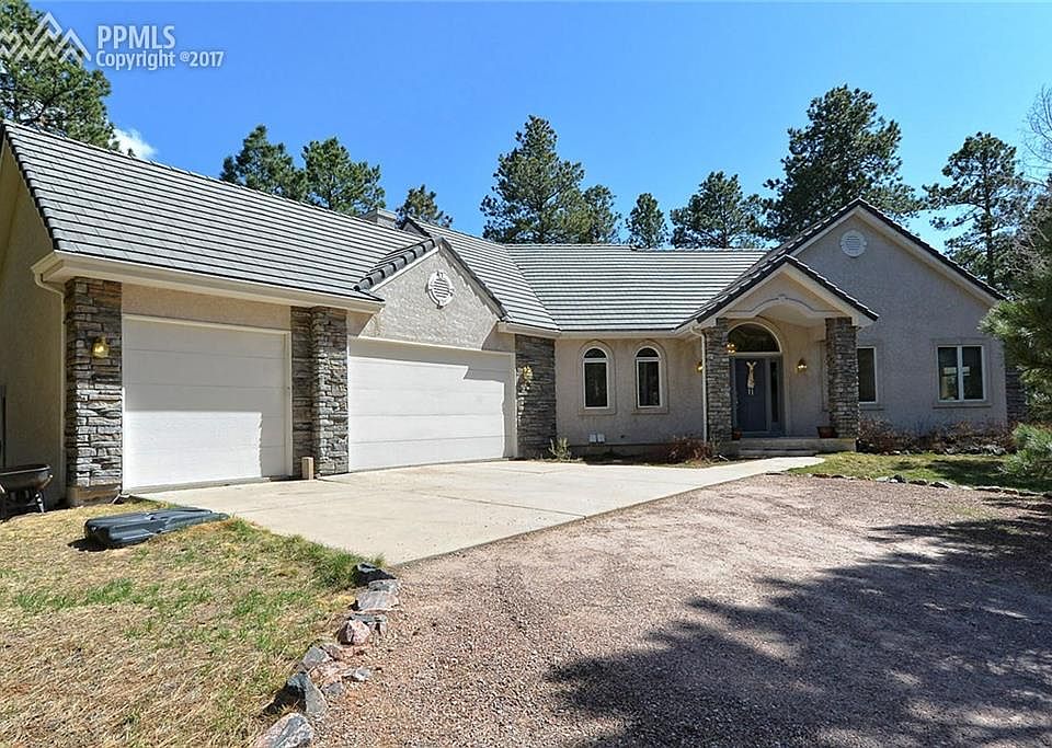 FRONT VIEW OF THE HOME