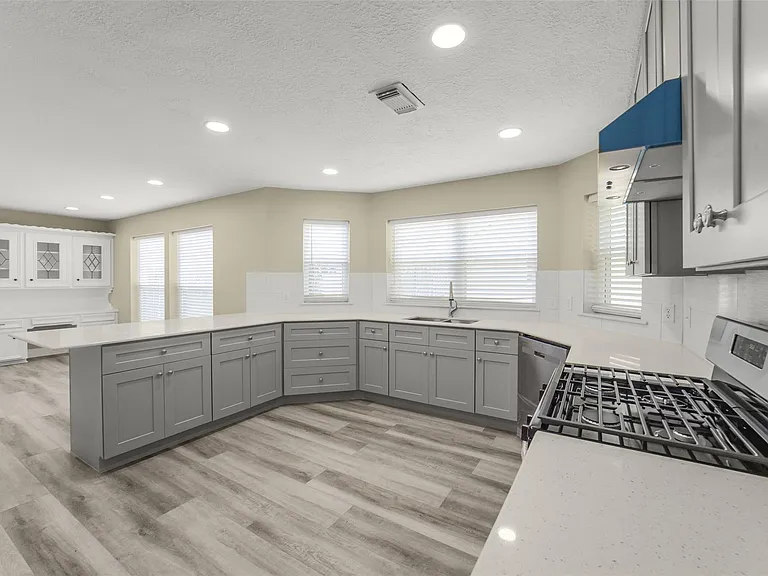 4138 Club Valley Dr — Photo 28