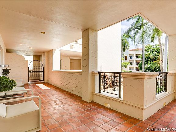 4th image of 2423 Fisher Island Dr #2423