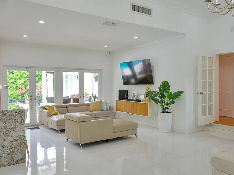 1535 Baracoa Ave — Photo 25