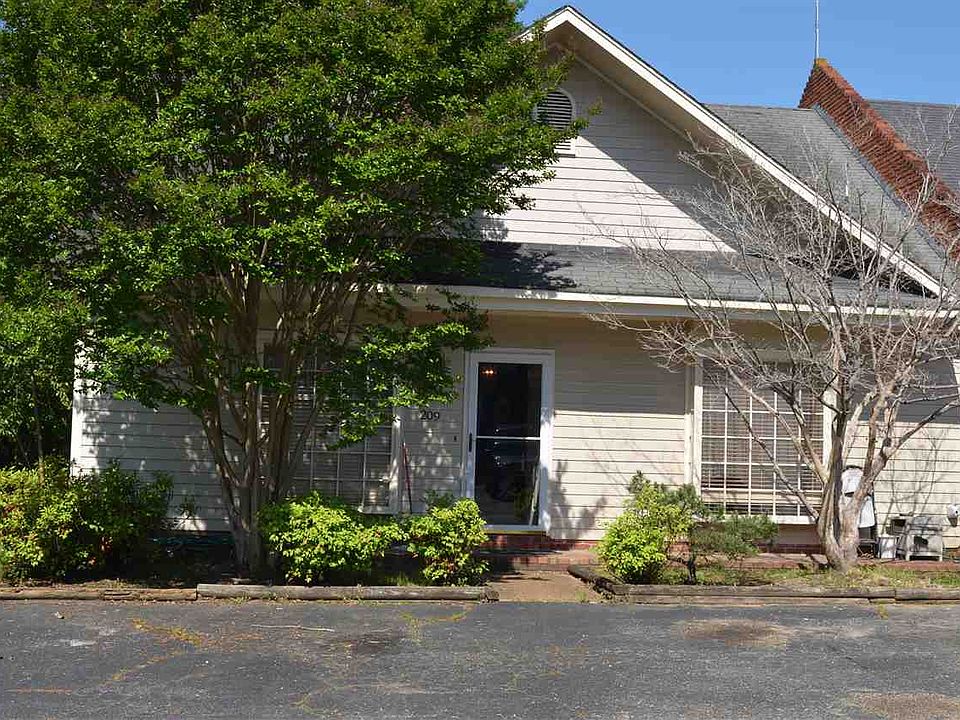 1st image of 209 Cromwell Sq