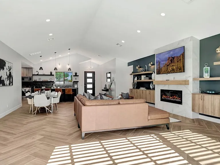 3031 N 52nd St — Photo 10