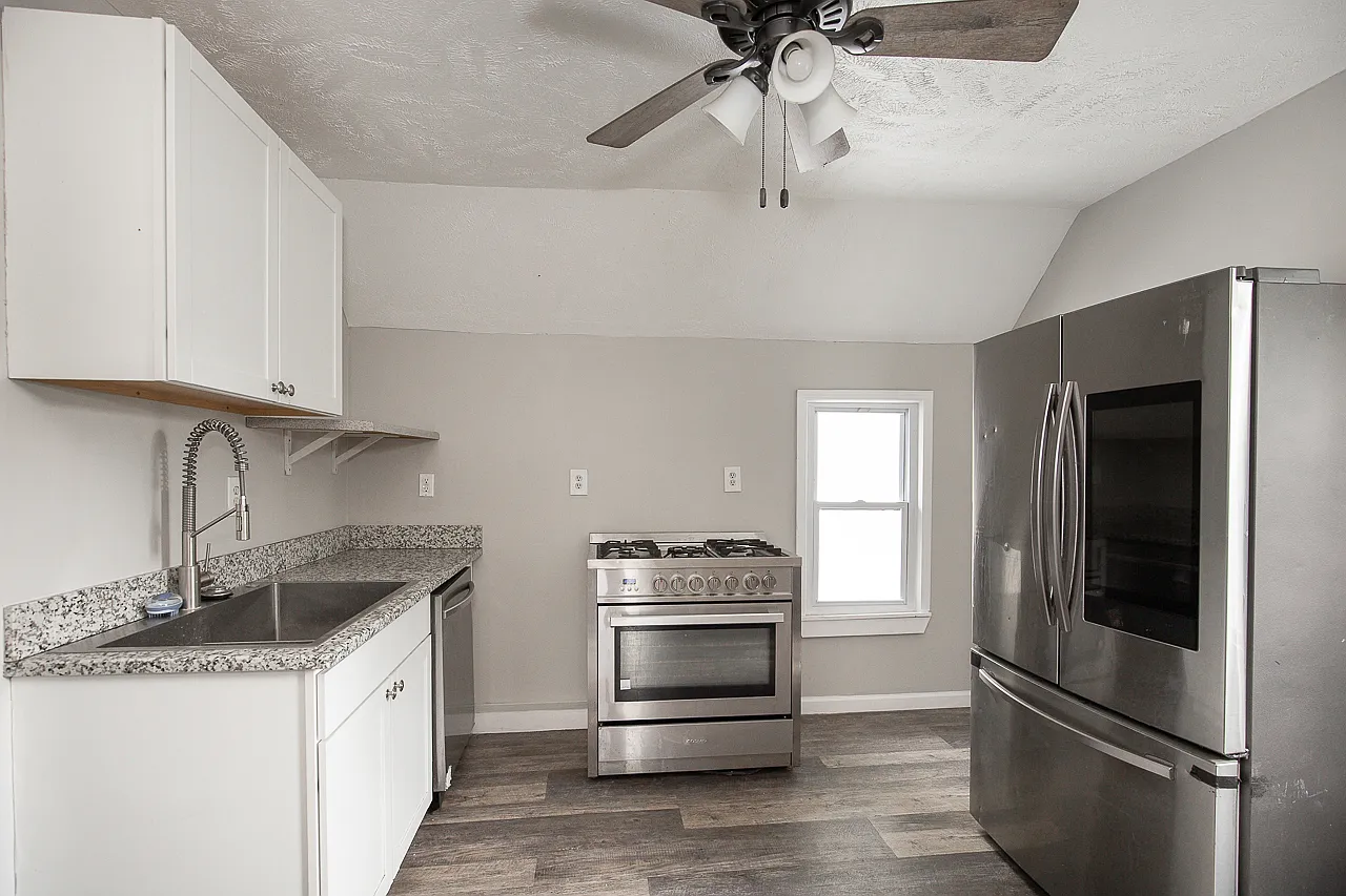 3 bed, $1,150 — Photo 2