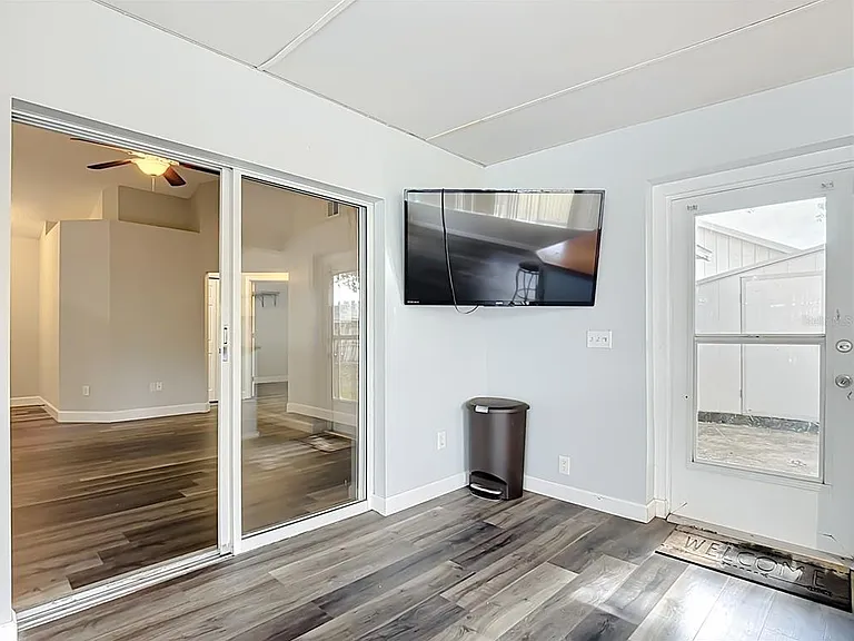 227 Robbins Rest Cir — Photo 20