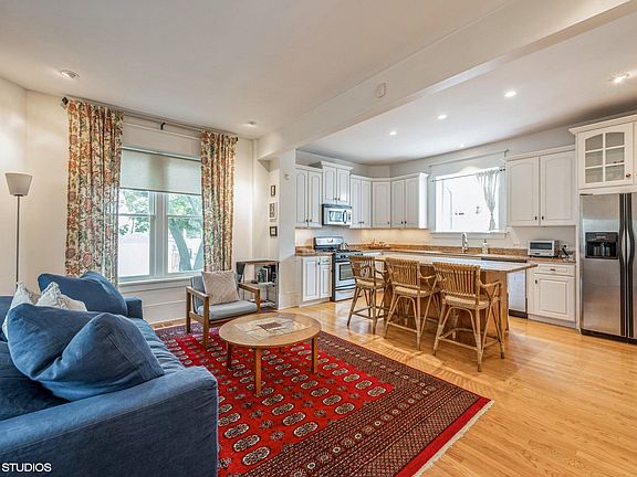 4th image of 3545 W Shakespeare Ave #4