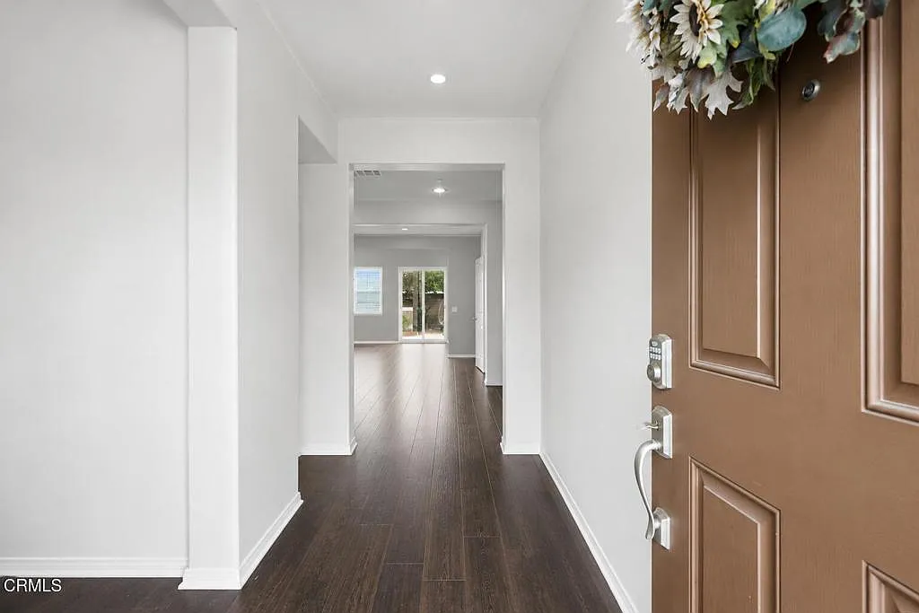 3 bed, 2.5 bath, 2216 sqft, $4,500 — Photo 2