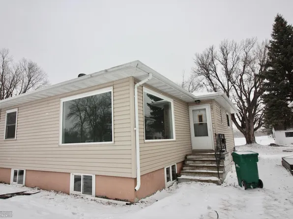 73 4th Ave N, Wahpeton, ND 58075