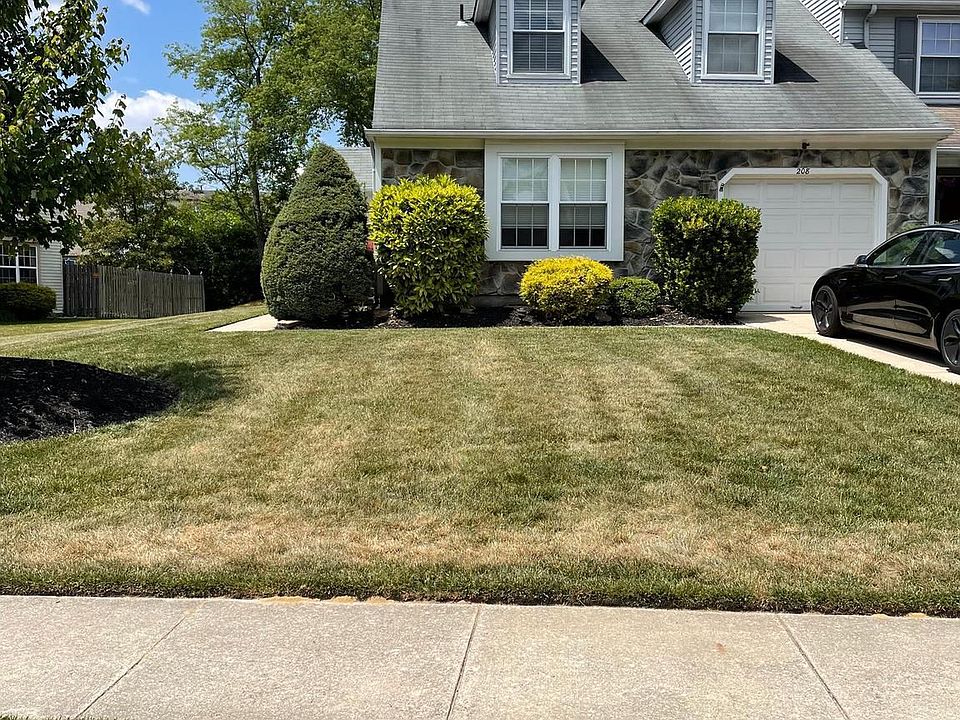 1st image of 208 Hazelwood Ln