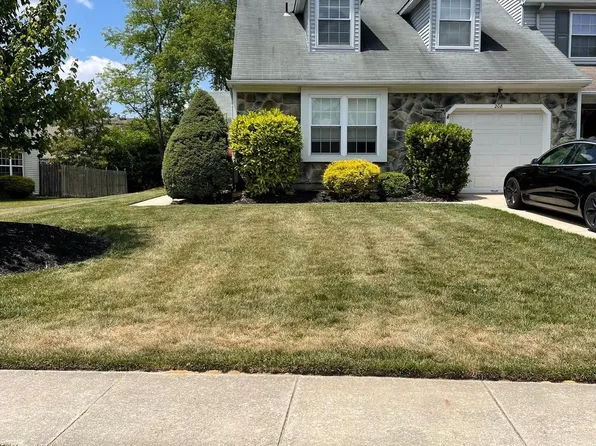 208 Hazelwood Ln, Marlton, NJ 08053