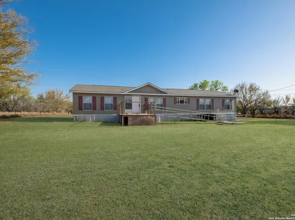 160 Pullins, Pleasanton, TX 78064