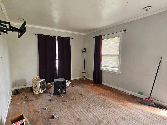 4th image of 4962 Adams St