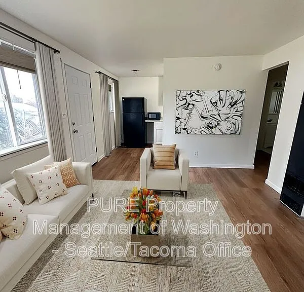 15501 Grant Ave SW #4 — Photo 1