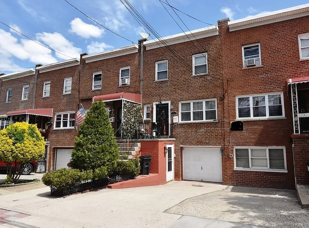 1916 Hunt Ave photo 1