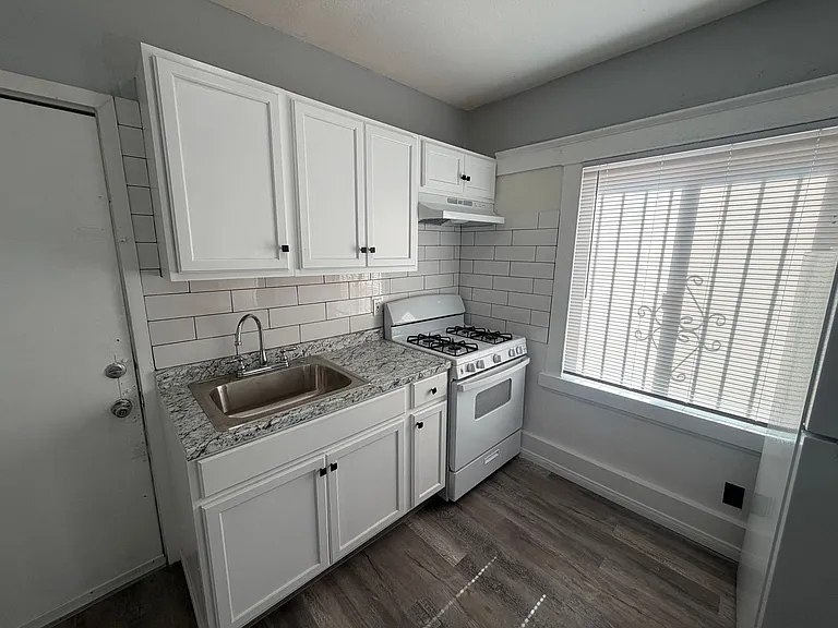 1128 Raymond Ave — Photo 8