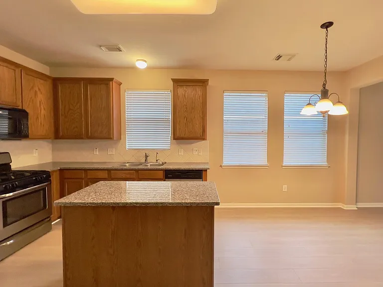 719 Pickett Hill Ln — Photo 14