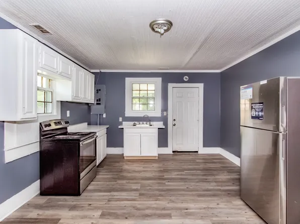 217 Deep Creek Rd, Fayetteville, NC 28312