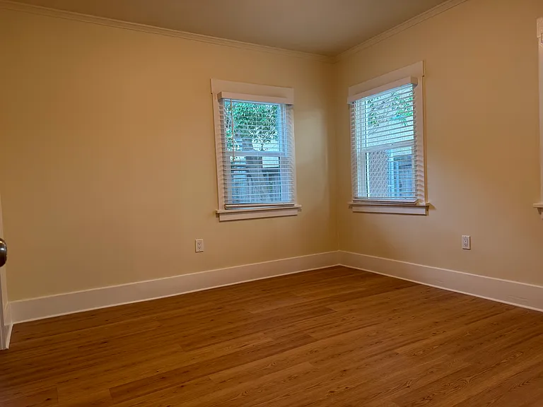 428 N Jackson St — Photo 7