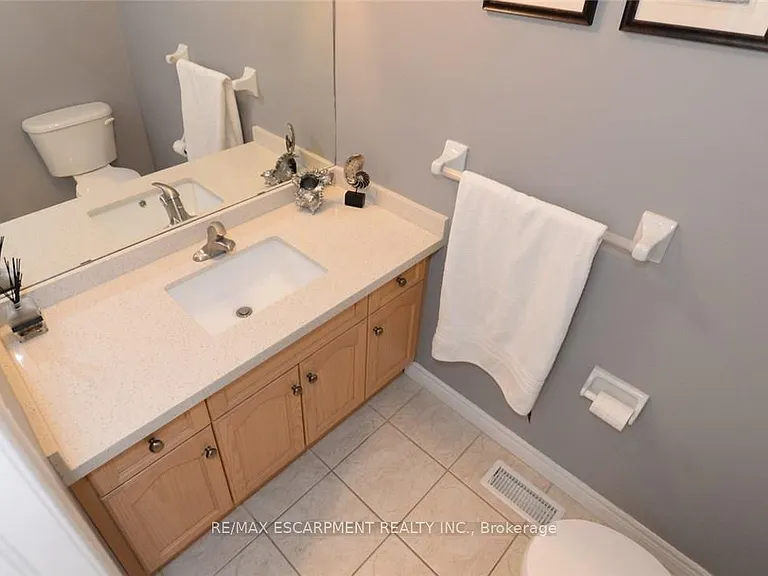 24 Bosworth St — Photo 11