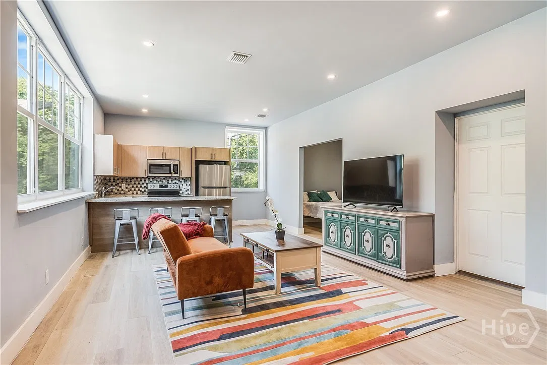 1 bed, 1.0 bath, 960 sqft, $1,900 — Photo 1