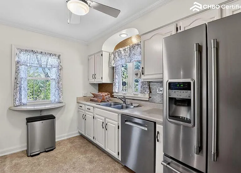 Bright kitchen - under cabinet lighting