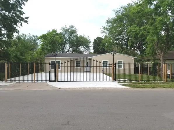 5631 Belarbor St, Houston, TX 77033