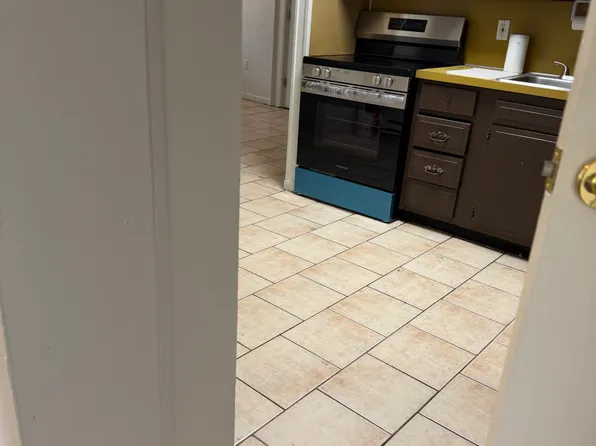 5133 Main St APT B, Whitehall, PA 18052